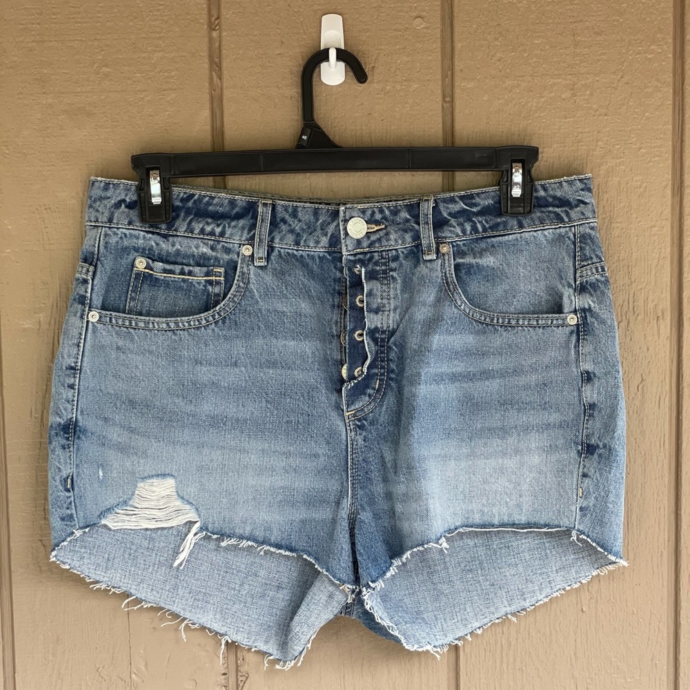 Distressed shorts